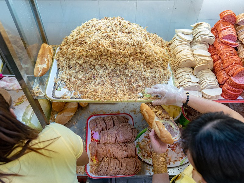 Saigon Street Food Tour by Motorbike