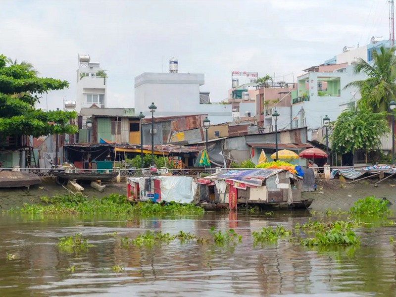 Breakfast cruise along Saigon river